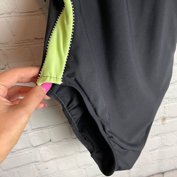 TrimShape One Piece Swimsuit Size 4 - Picture 9 of 10